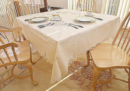 Canterbury Battenburg 70 square tablecloth